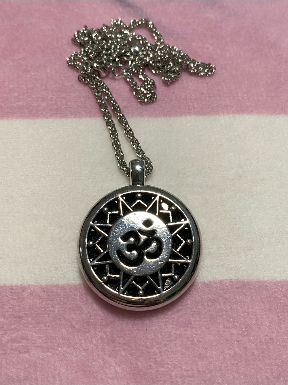 Good Vibes Only Jewelry Co. Positive Intentions diffuser locket! New!